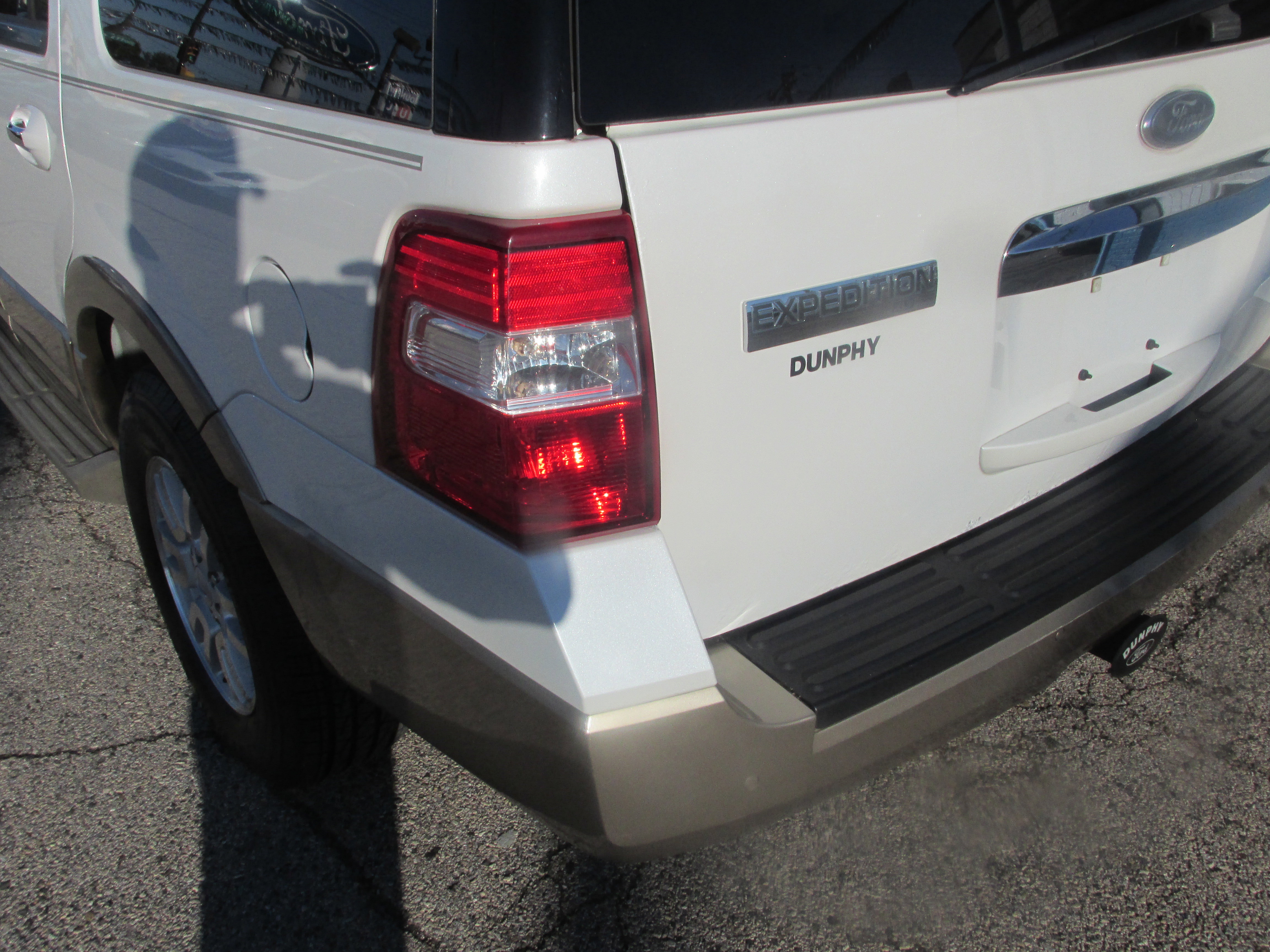Used 2014 Ford Expedition XLT w/ Equipment Group 202A AWD/4WD image 11