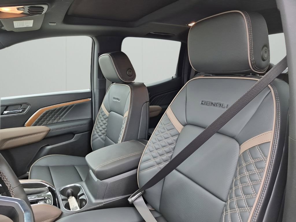 New 2026 GMC Canyon Denali w/ LPO, Denali Black Edition AWD/4WD image 35