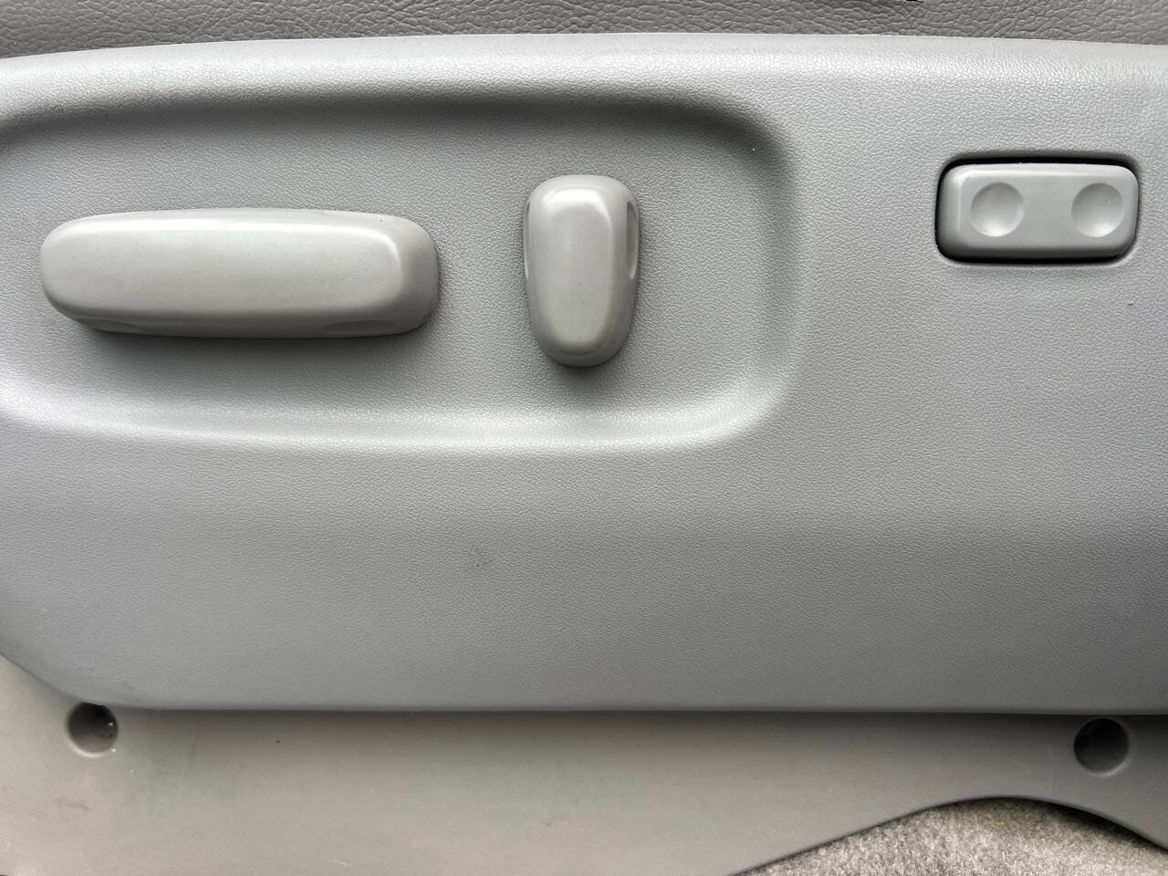 Used 2009 Toyota Sienna XLE FWD image 11