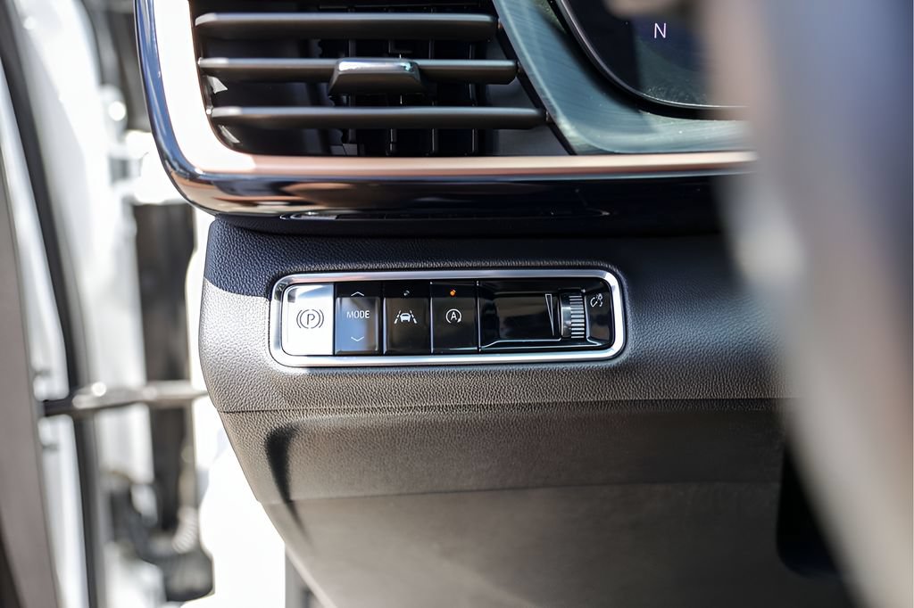 Used 2025 Buick Envision Sport Touring AWD/4WD image 17