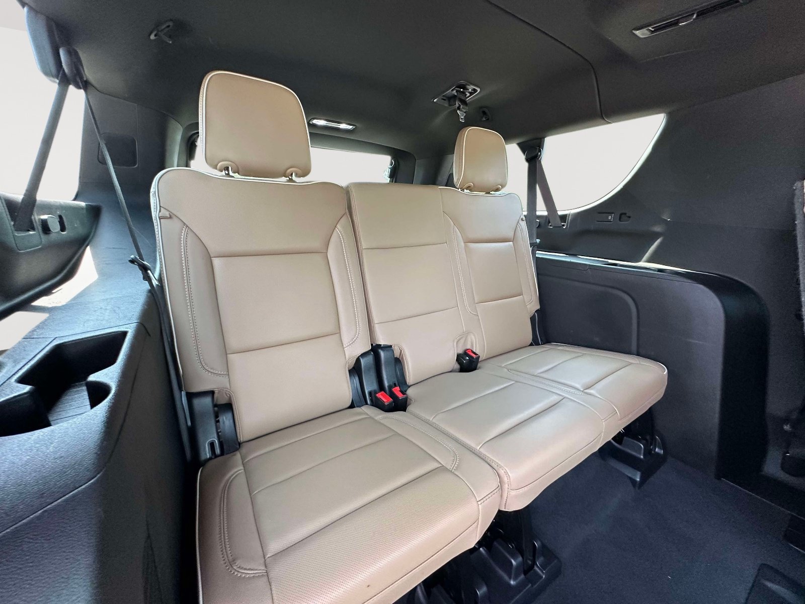 Used 2023 Chevrolet Suburban Premier w/ Premium Package AWD/4WD image 34
