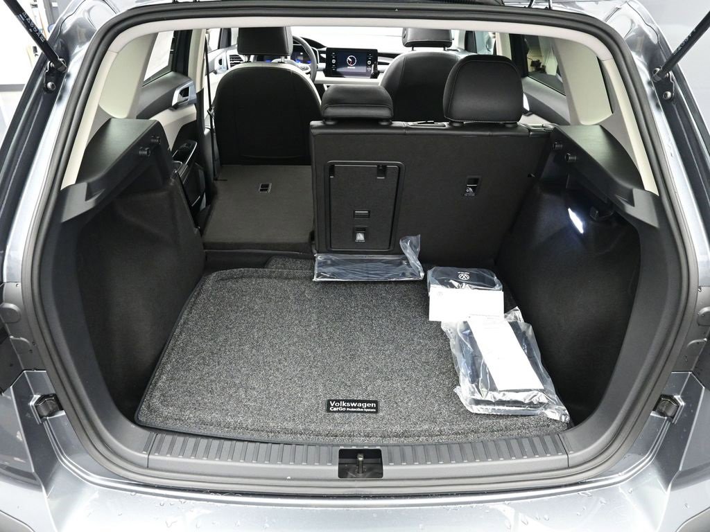 New 2025 Volkswagen Taos SE image 27