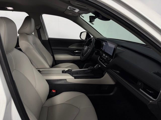 Used 2025 Toyota Grand Highlander AWD image 15