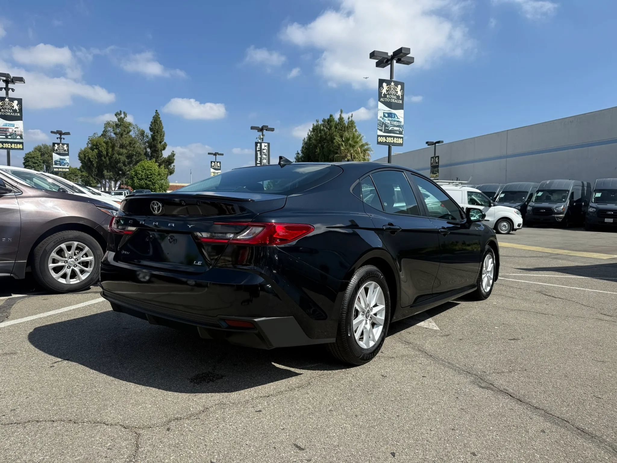 Used 2025 Toyota Camry LE FWD image 5