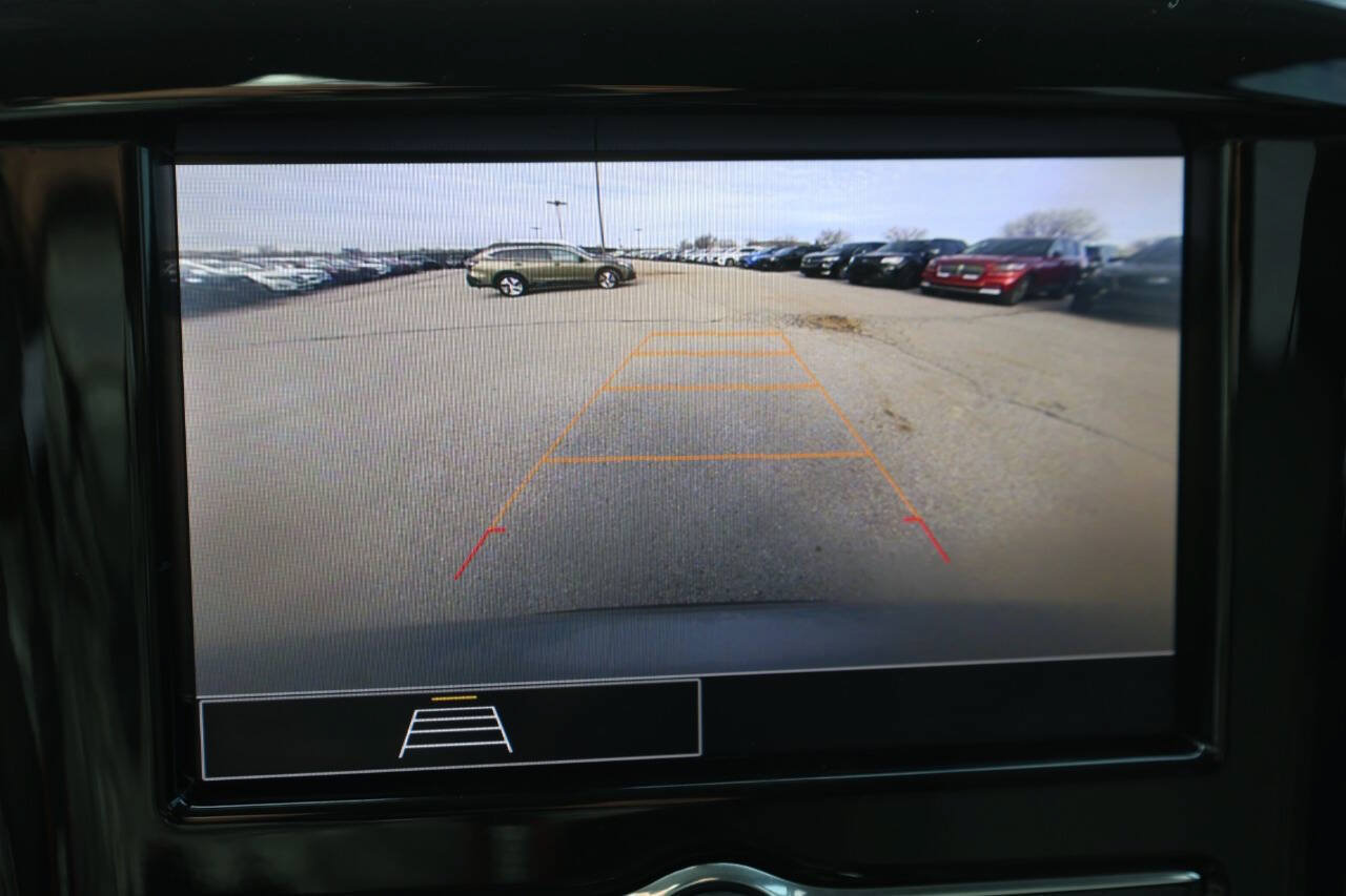 Used 2021 Chevrolet Traverse LS FWD image 23