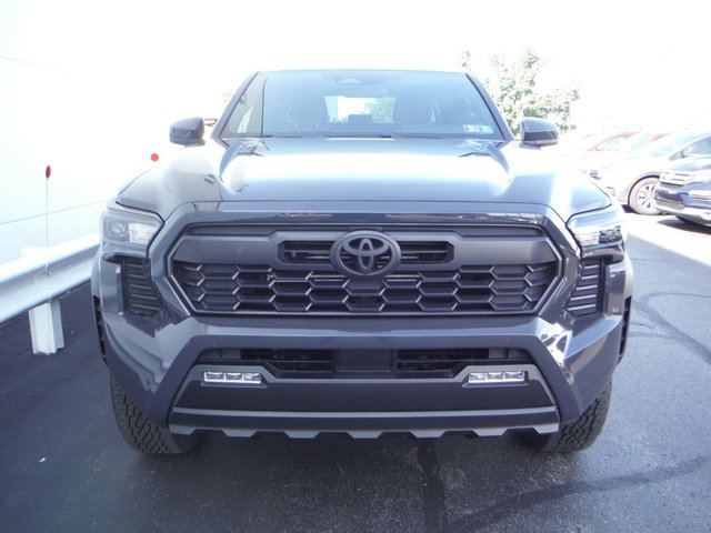 Used 2025 Toyota Tacoma TRD Off-Road AWD/4WD image 7