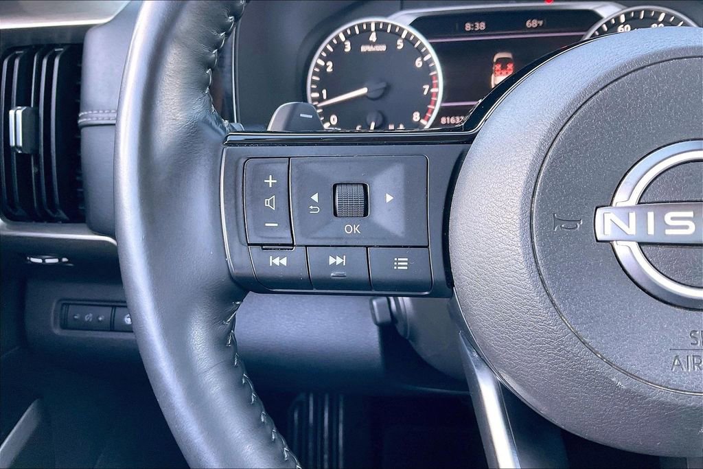 Used 2022 Nissan Pathfinder Platinum w/ Cargo Package FWD image 17