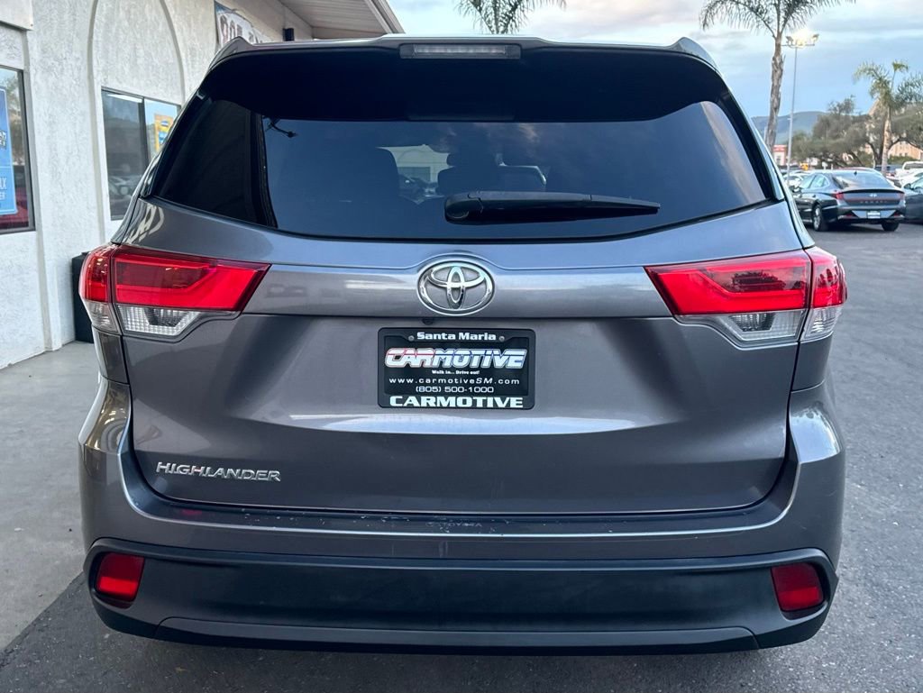 Used 2018 Toyota Highlander LE w/ Carpet Mat Package (TMS) FWD image 5