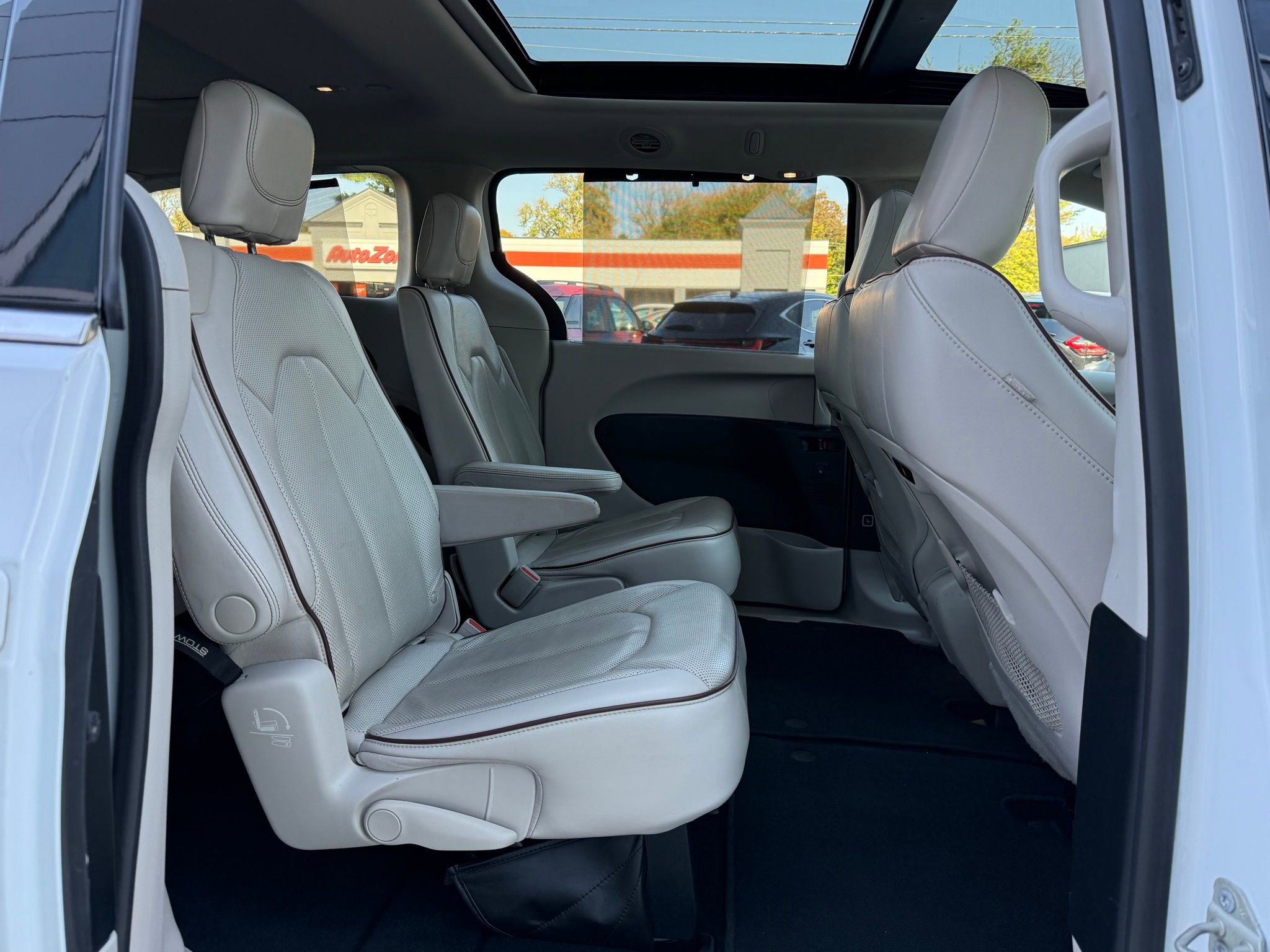 Used 2020 Chrysler Pacifica Limited image 22