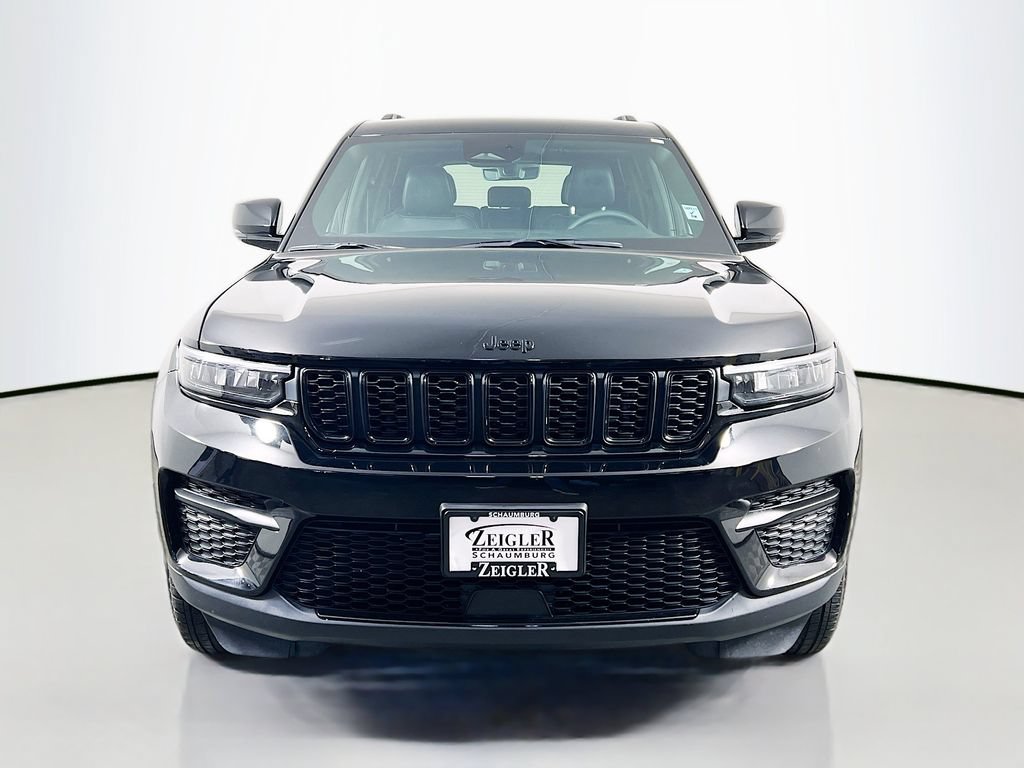 Used 2025 Jeep Grand Cherokee Altitude AWD/4WD image 2