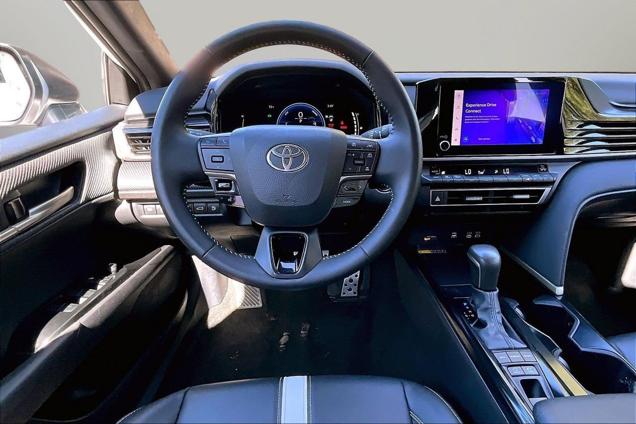 Used 2025 Toyota Camry SE FWD image 10