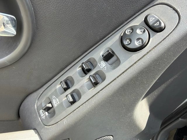 Used 2005 Pontiac Grand Prix w/ Drivers Plus Package FWD image 15