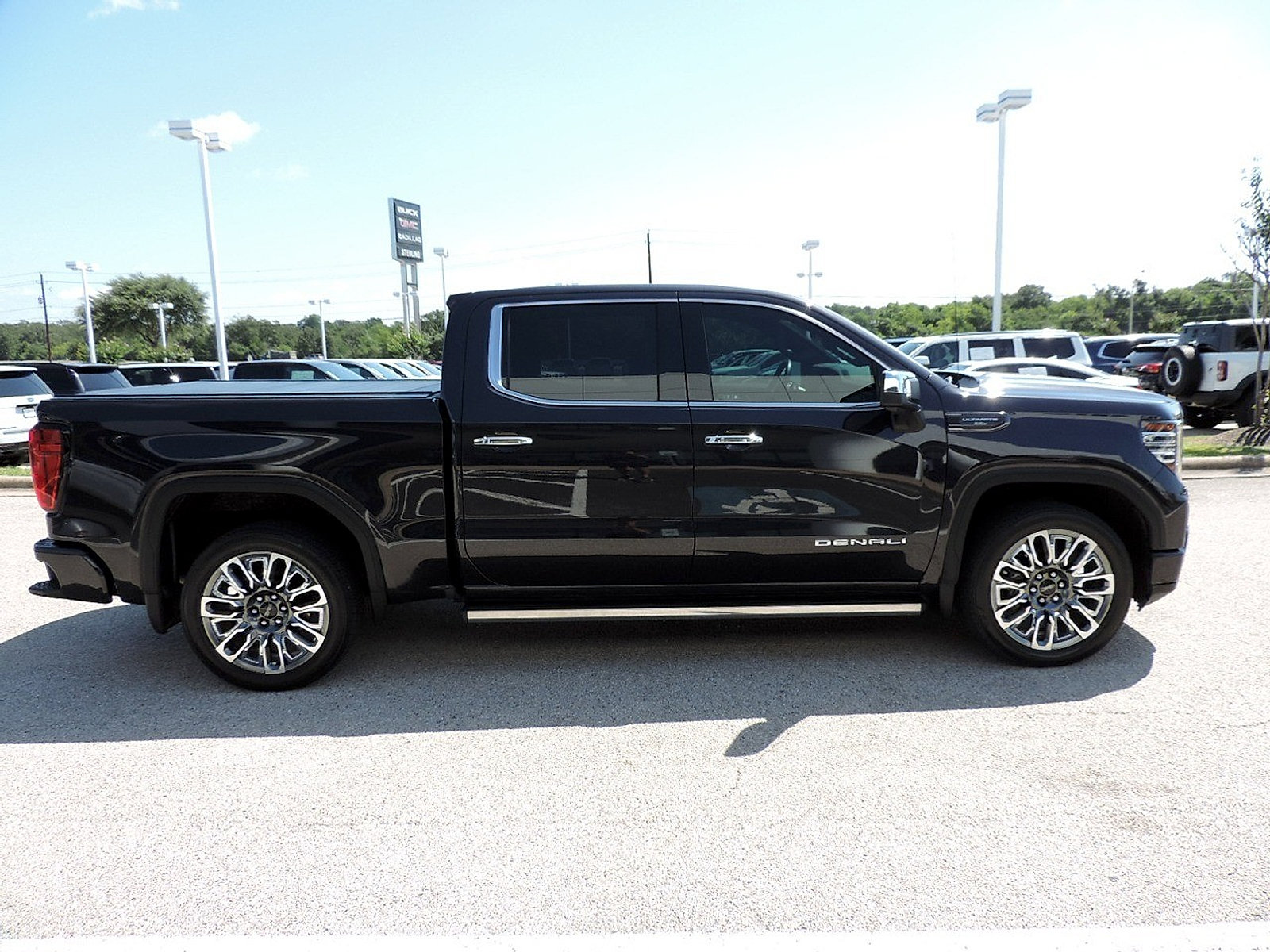 Certified 2024 GMC Sierra 1500 Denali Ultimate AWD/4WD image 4
