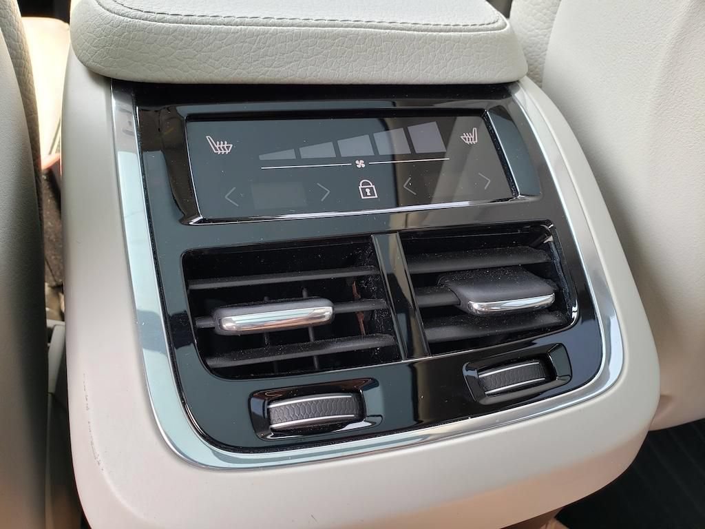 Used 2020 Volvo XC90 T6 Momentum AWD/4WD image 11