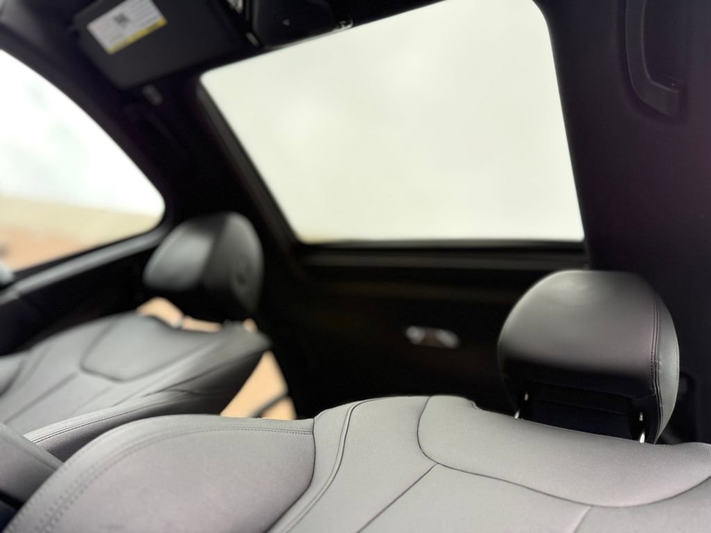 Used 2021 BMW 330i xDrive Sedan w/ Convenience Package image 13