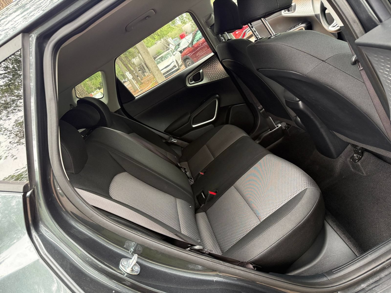 Used 2025 Kia Soul LX w/ LX Technology Package FWD image 23