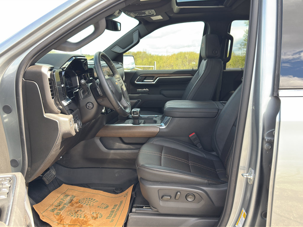 Used 2025 Chevrolet Silverado 1500 High Country w/ High Country Premium Package AWD/4WD image 16