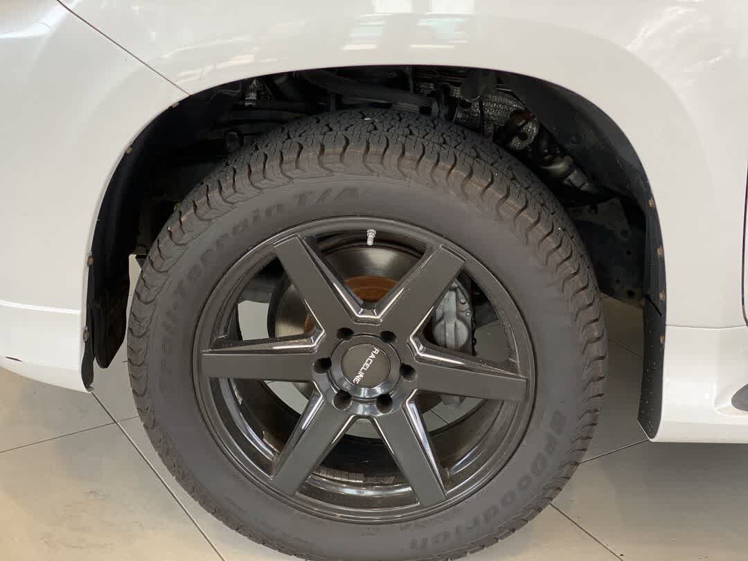 Used 2016 Lexus GX 460 w/ Premium Package AWD/4WD image 12
