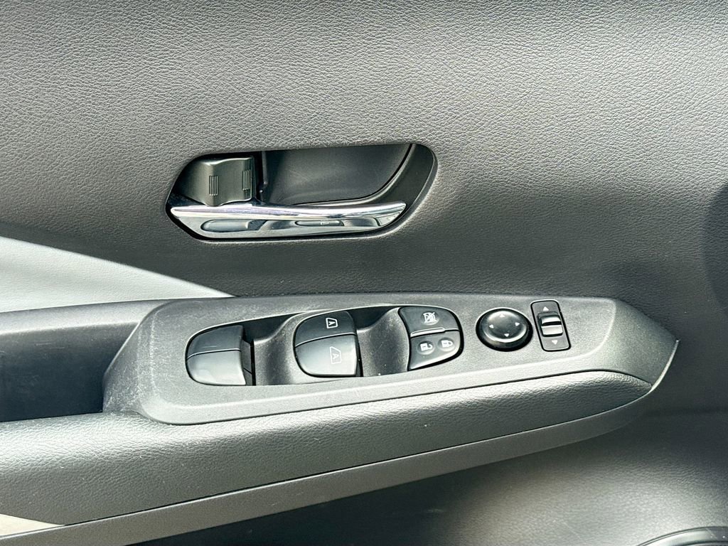 Used 2023 Nissan Kicks SR w/ SR Premium Package image 18