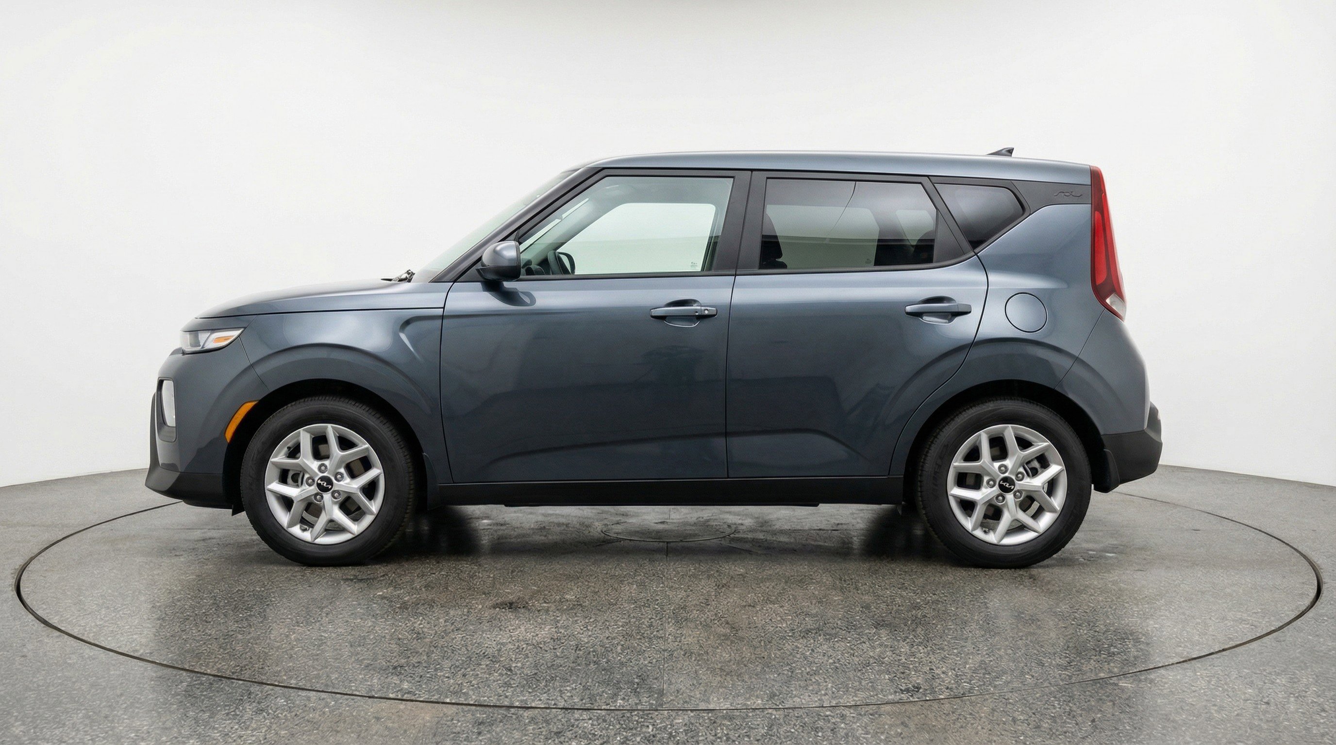 Used 2025 Kia Soul LX w/ LX Technology Package image 5