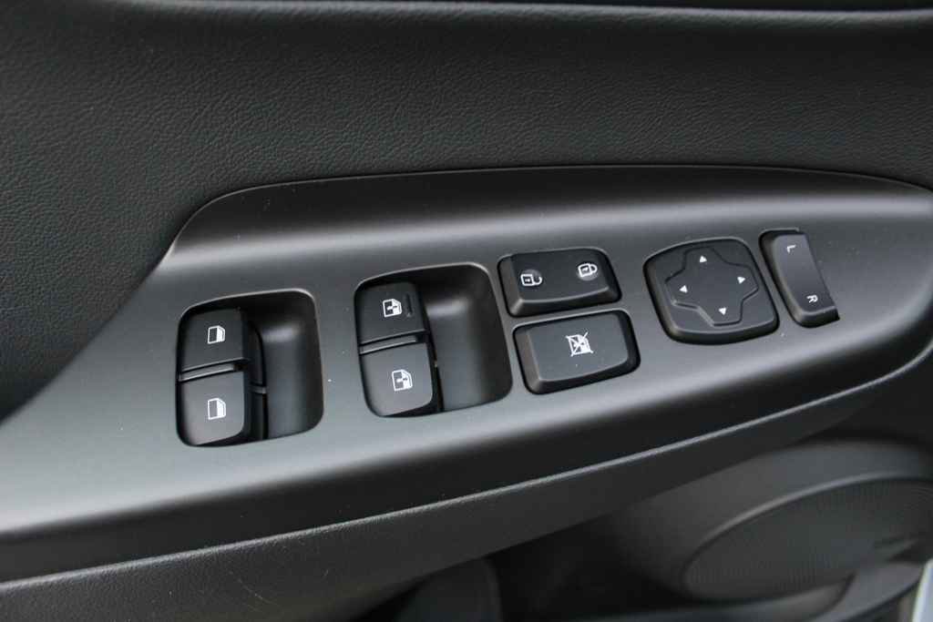 Used 2021 Hyundai Kona Limited w/ Cargo Package image 11