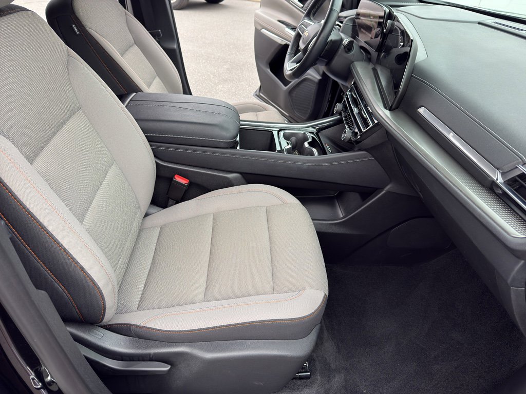 Used 2025 Chevrolet Traverse LT image 32