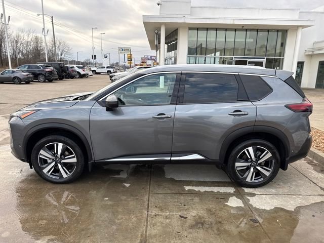 Used 2023 Nissan Rogue SL w/ SL Premium Package image 2