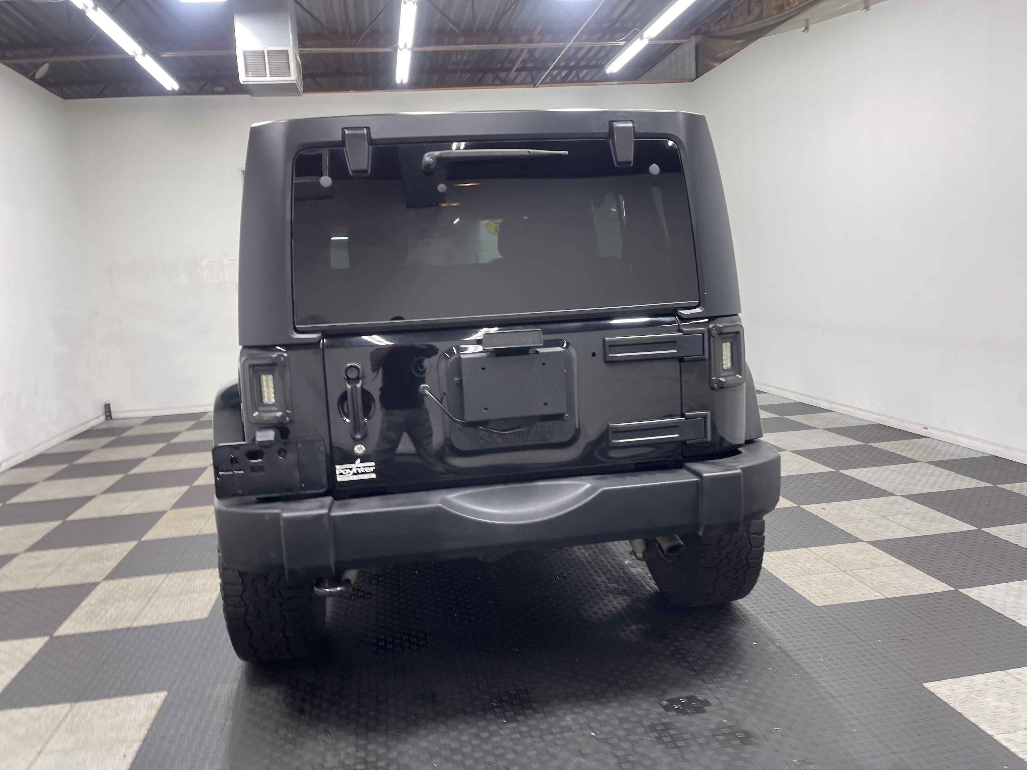 Used 2015 Jeep Wrangler Unlimited Sahara w/ Connectivity Group image 3