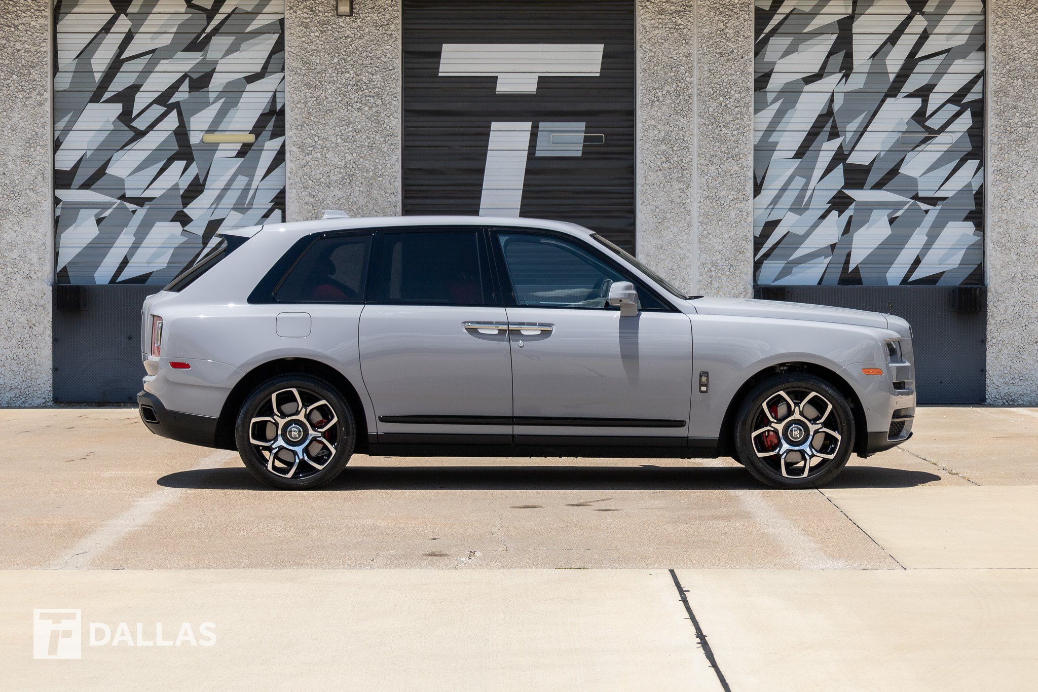Used 2022 Rolls-Royce Cullinan Black Badge w/ Dark Exterior Package AWD/4WD image 17