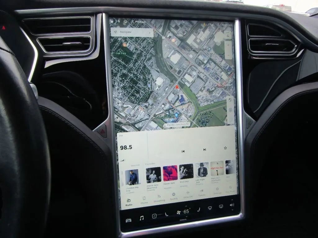 Used 2015 Tesla Model S 85D image 17