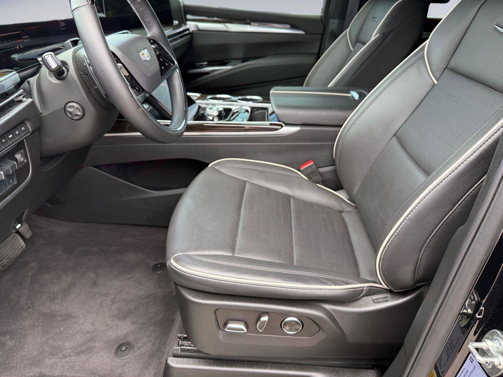 Certified 2025 Cadillac Escalade ESV Premium Luxury w/ Touring Package AWD/4WD image 15