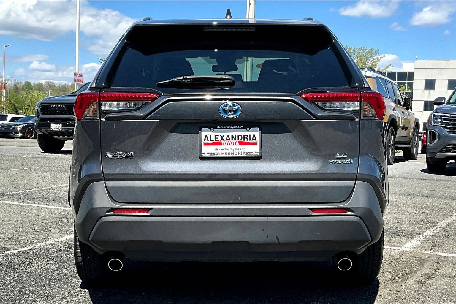 Used 2022 Toyota RAV4 LE image 4