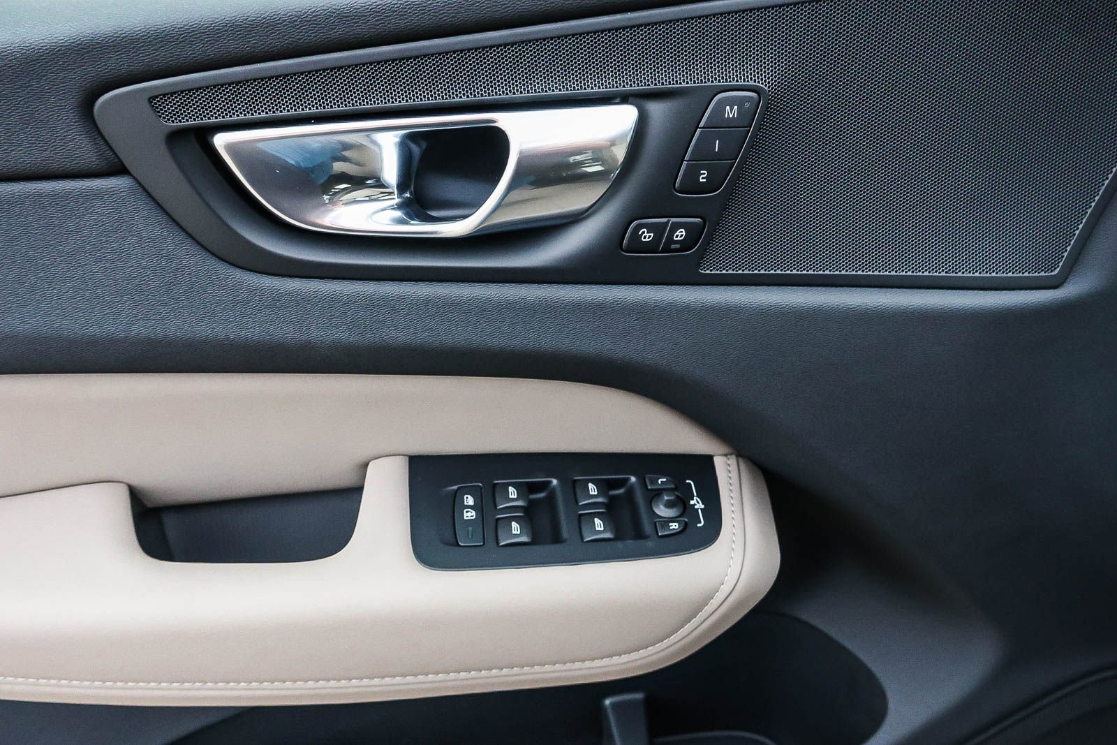 New 2026 Volvo XC60 T8 Plus w/ Protection Package Premier image 31