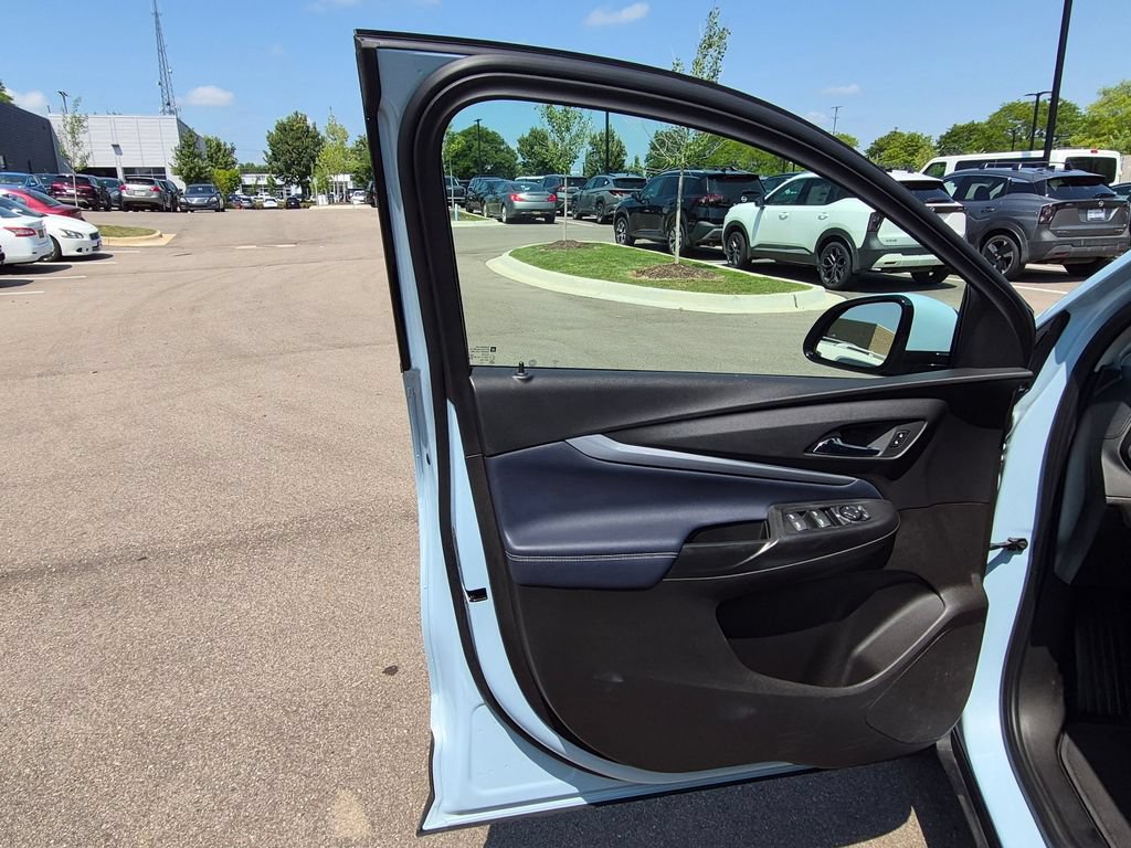 Used 2022 Chevrolet Bolt EUV LT w/ Convenience Package FWD image 13