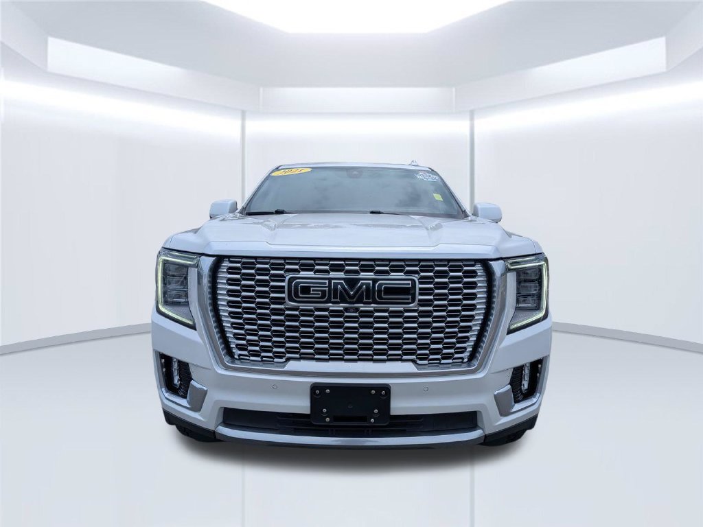 Used 2021 GMC Yukon XL Denali w/ Denali Ultimate Package AWD/4WD image 3