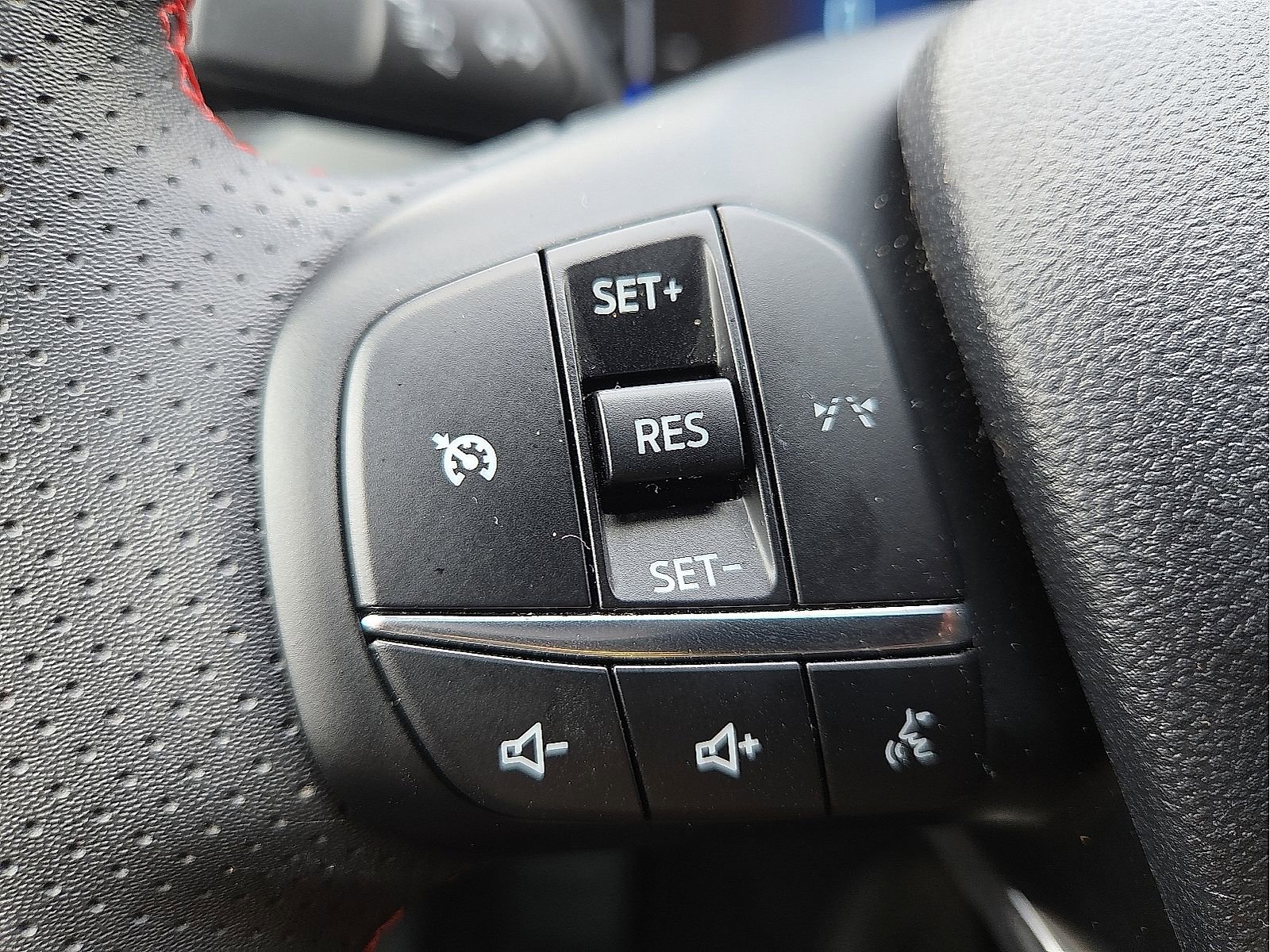 Used 2025 Ford Escape ST-Line FWD image 18