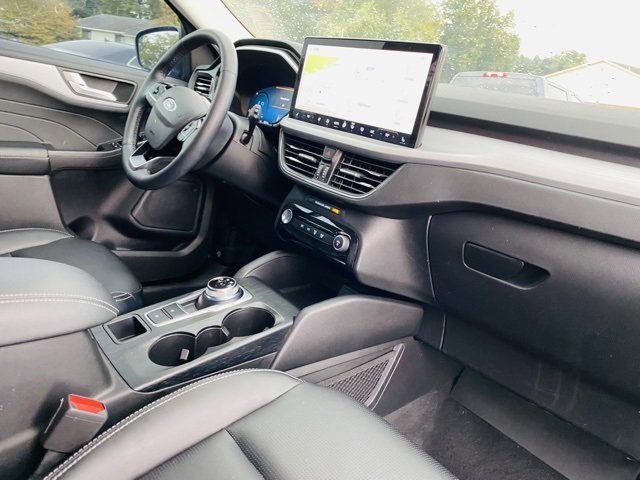 Used 2023 Ford Escape Platinum image 24