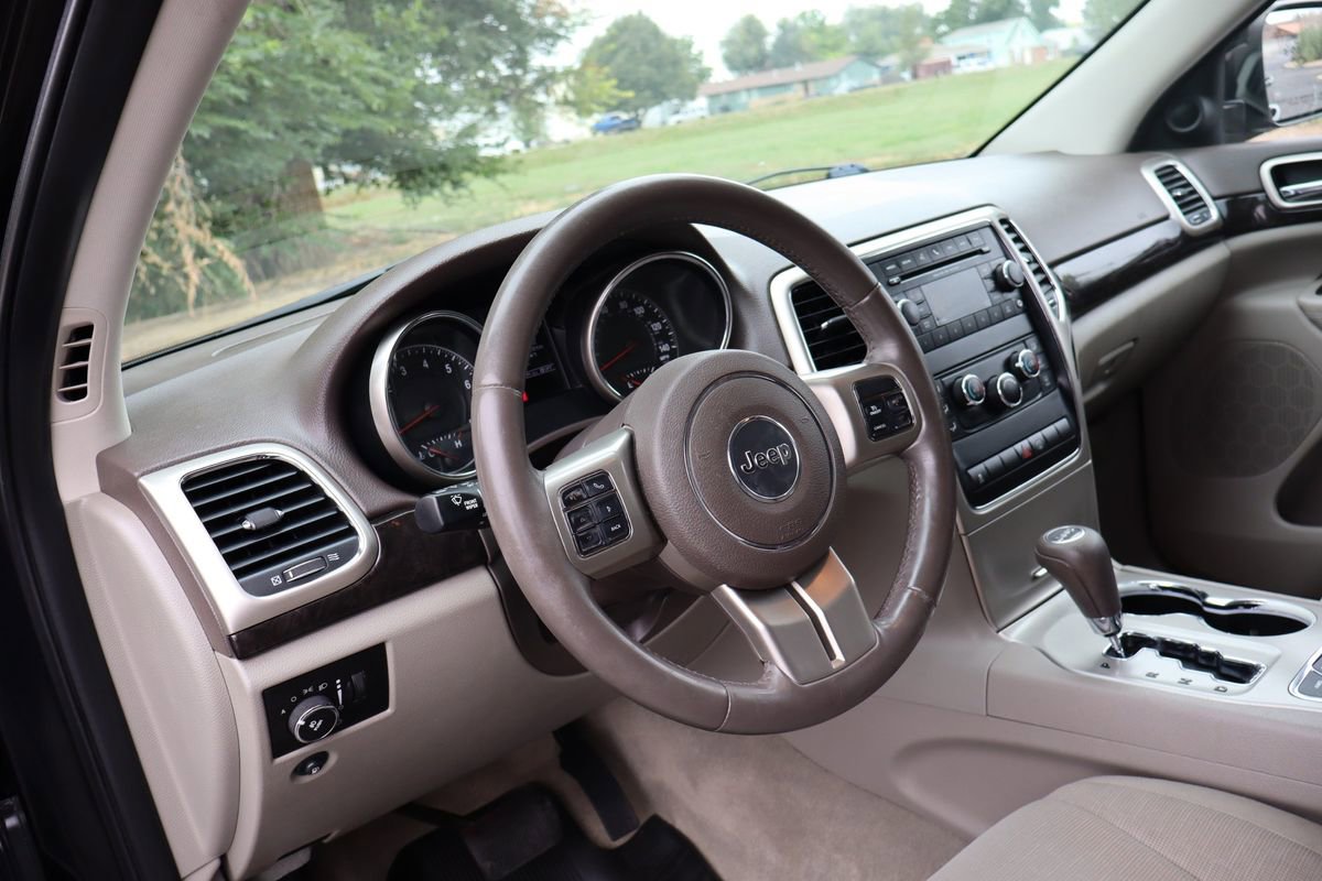 Used 2013 Jeep Grand Cherokee Laredo w/ Laredo E Group AWD/4WD image 15