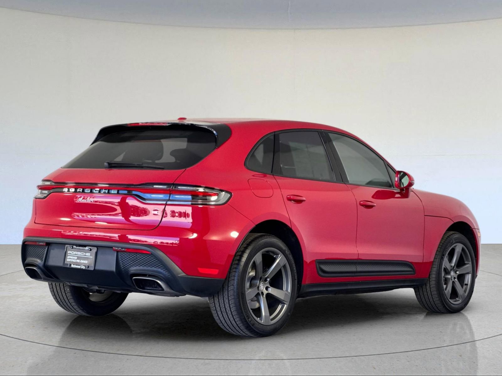 Certified 2025 Porsche Macan image 8