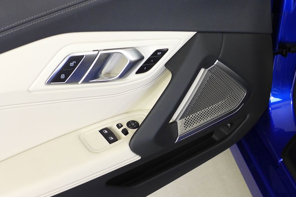 Used 2025 BMW Z4 M40i w/ Premium Package image 13