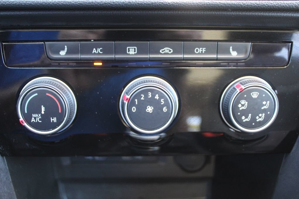 Used 2023 Volkswagen Taos SE w/ Panoramic Sunroof Package FWD image 37