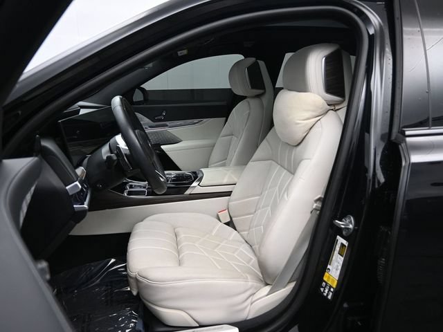 Used 2023 BMW 760i xDrive w/ Executive Package AWD/4WD image 19