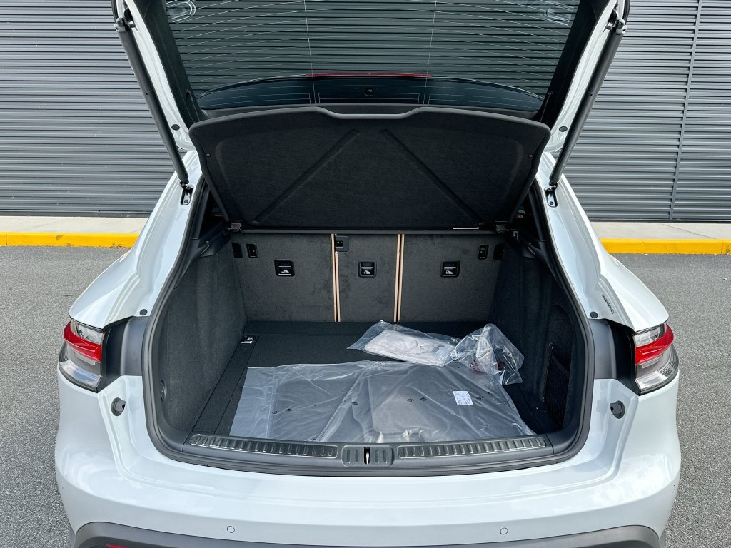New 2026 Porsche Macan AWD/4WD image 32
