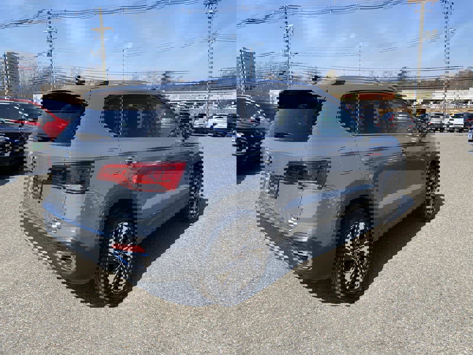 Used 2024 Volkswagen Taos SE image 3