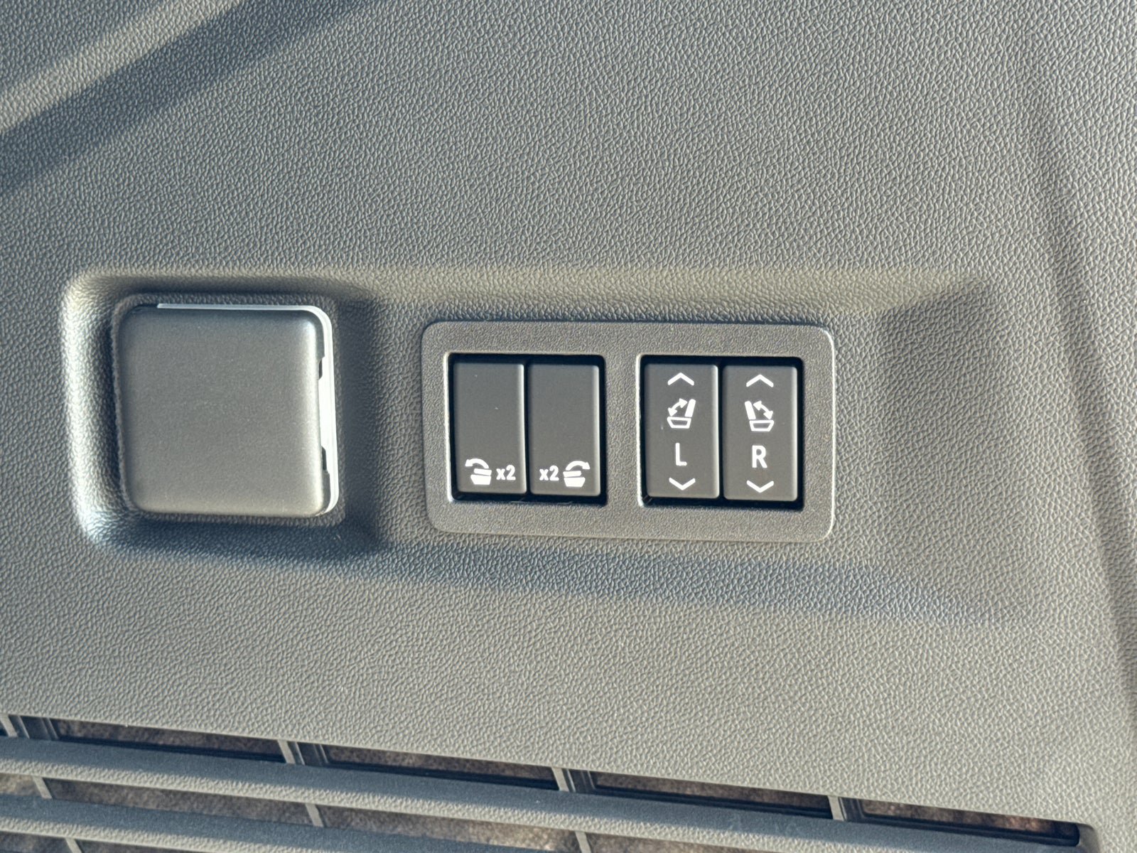 New 2026 GMC Yukon Elevation RWD image 10