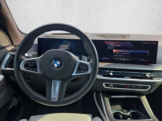 Used 2025 BMW X7 xDrive40i w/ M Sport Package AWD/4WD image 16
