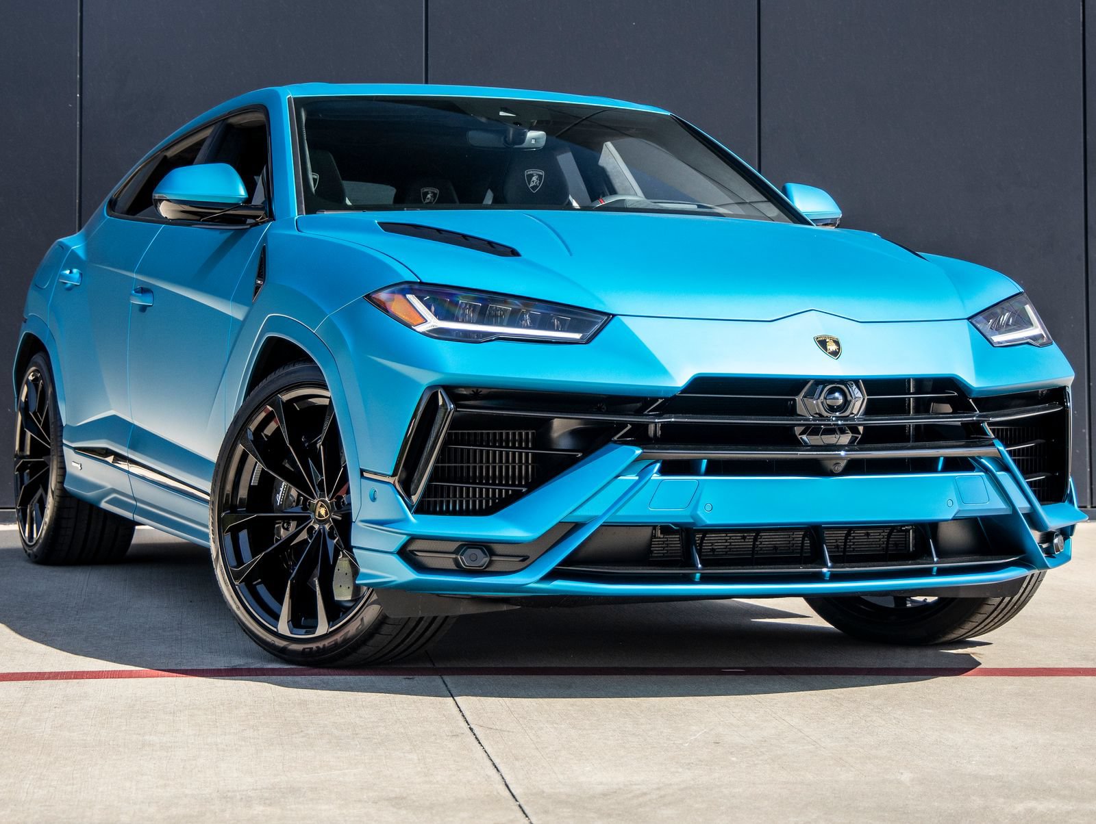 Used 2024 Lamborghini Urus S AWD/4WD image 2