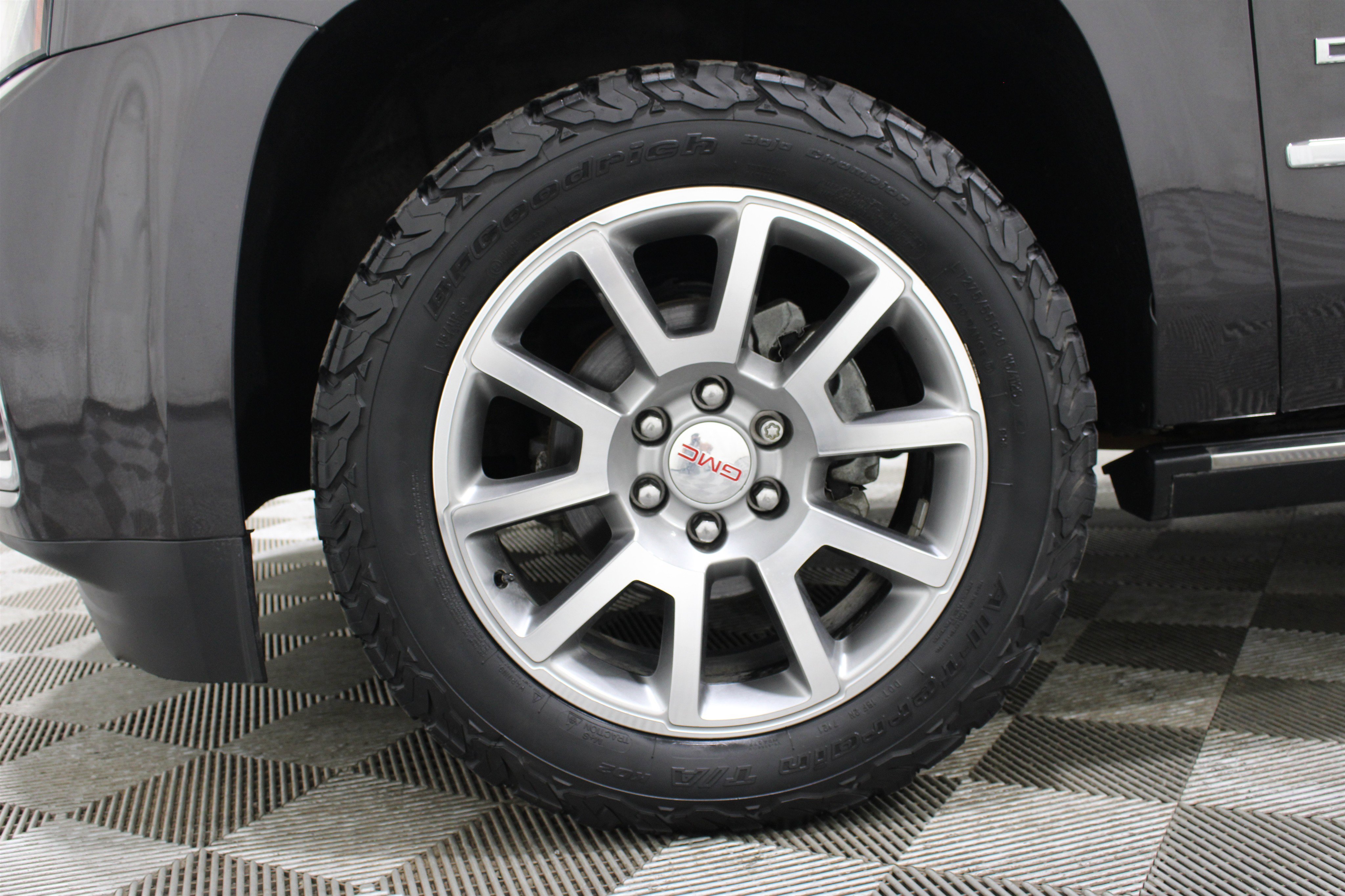 Used 2017 GMC Yukon XL Denali w/ Open Road Package image 43