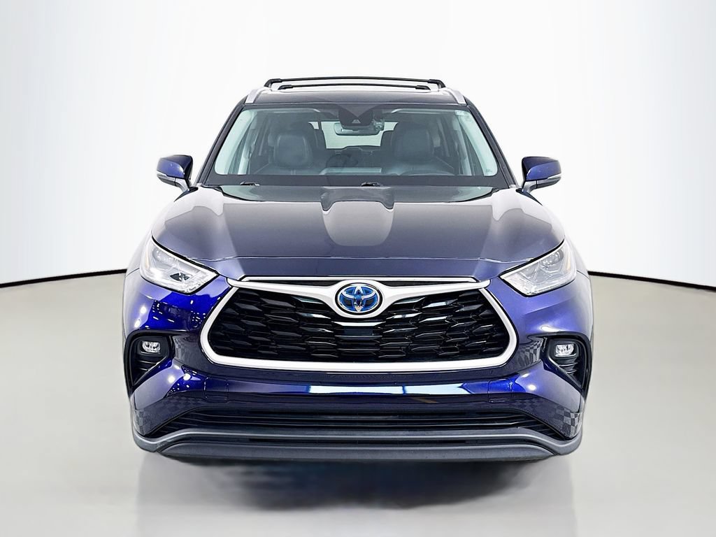 Used 2023 Toyota Highlander XLE FWD image 2