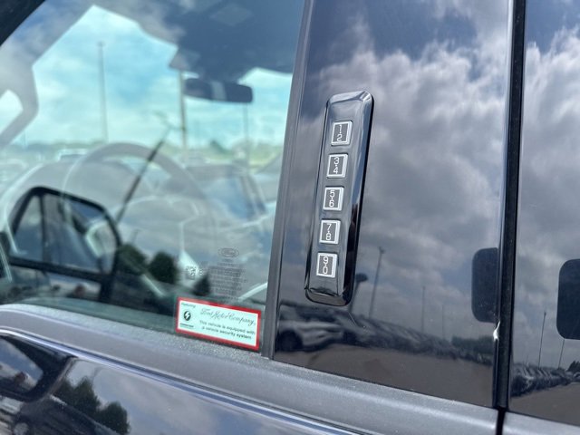 Used 2022 Ford F450 Lariat w/ FX4 Off-Road Package image 24